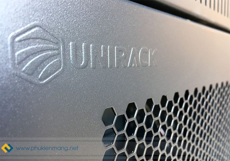 Logo UNIRACK trên mẫu tủ rack mới